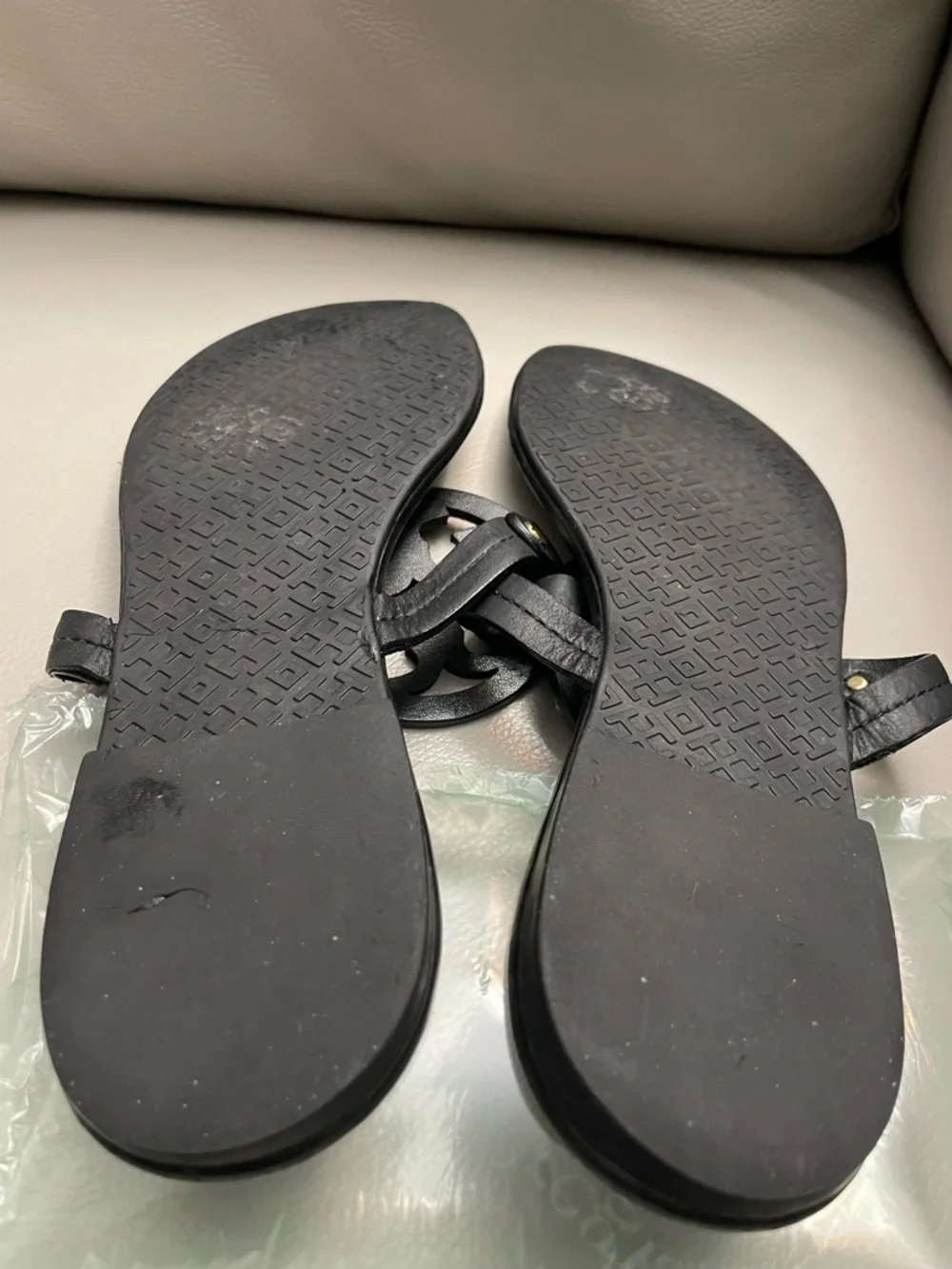 Tory Burch Black Leather Logo Thong Sandals with Gold Studs Sz.9.5 - Picture 7 of 8